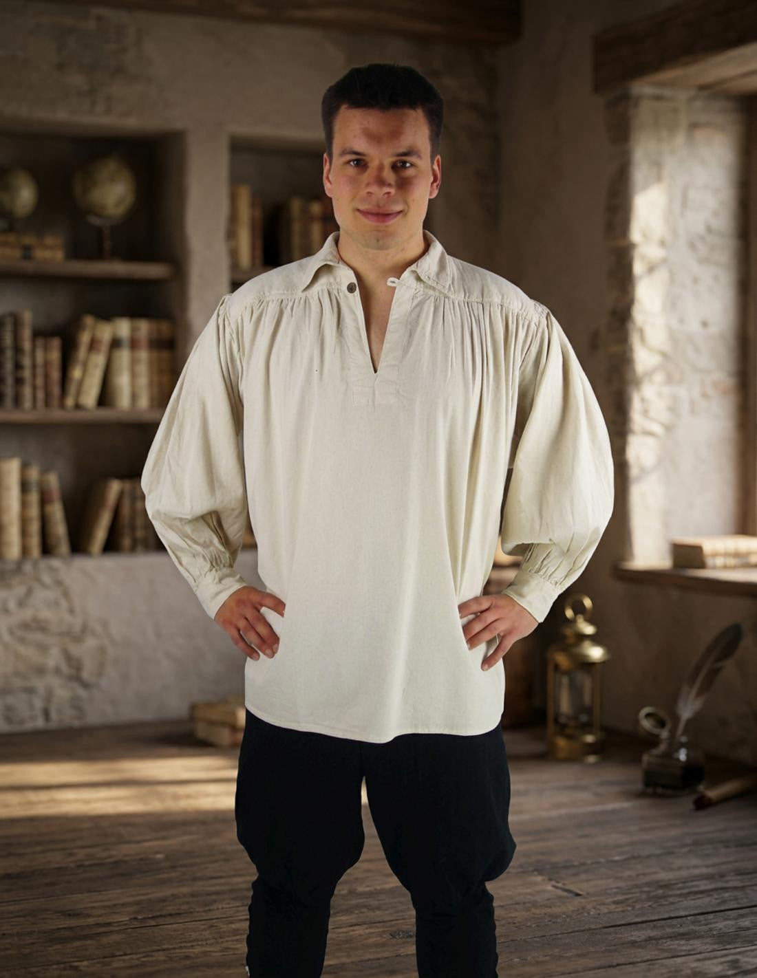 Camisa pirata cuello alto modelo James, blanco natural