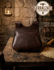 Bolso Medieval con Relieve de Diamante en Cuero Marrón oscuro _IA