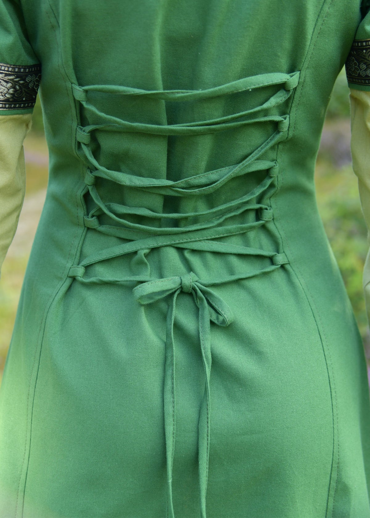 Vestido medieval modelo Eleanor, color verde