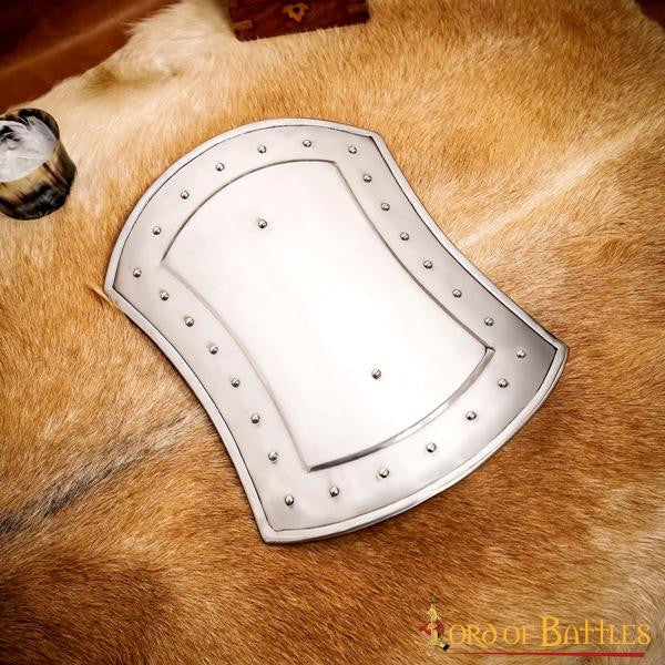 Broquel medieval rectangular en acero (41x28,5 cm.)