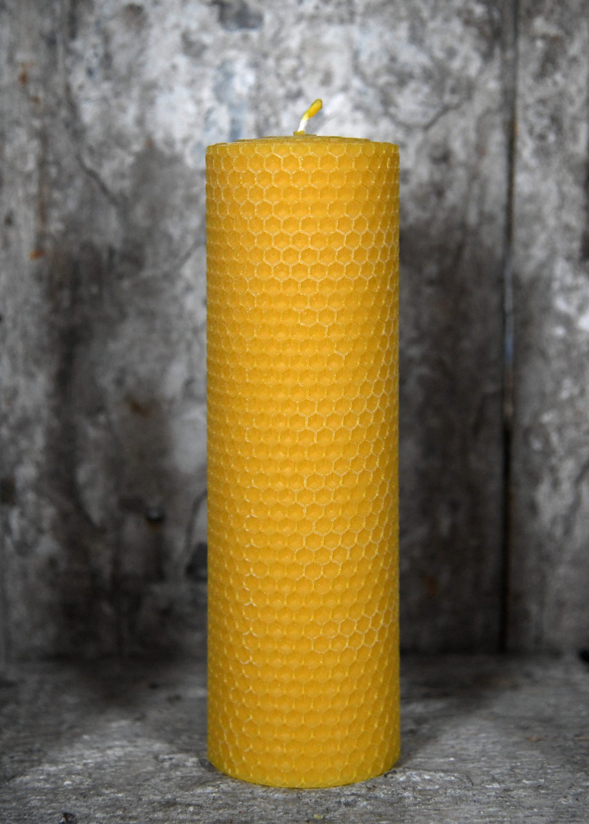 Vela de pilar de cera de abejas, 40 horas. (20x5,8 cm.)