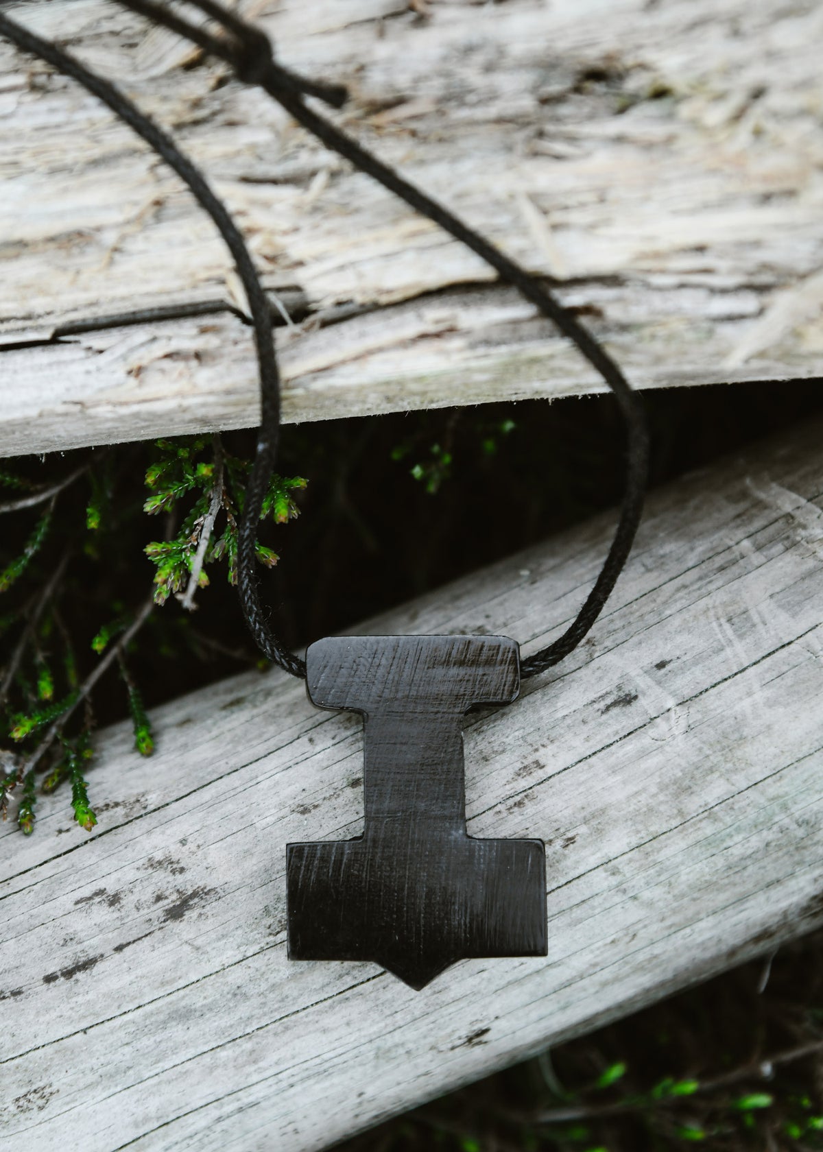 Colgante Martillo de Thor en cuerno
